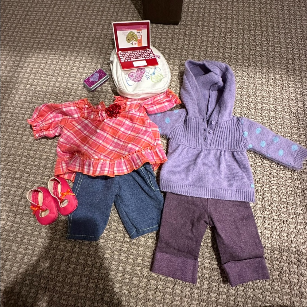 school clothes/outfits + accessories for ur dolls!
